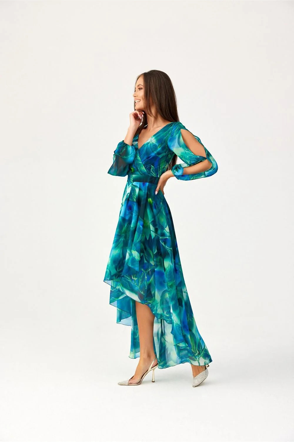 Robe féminine asymétrique longue manches bouffantes motif aquarelle bleu vert turquoise style bohème chic femme