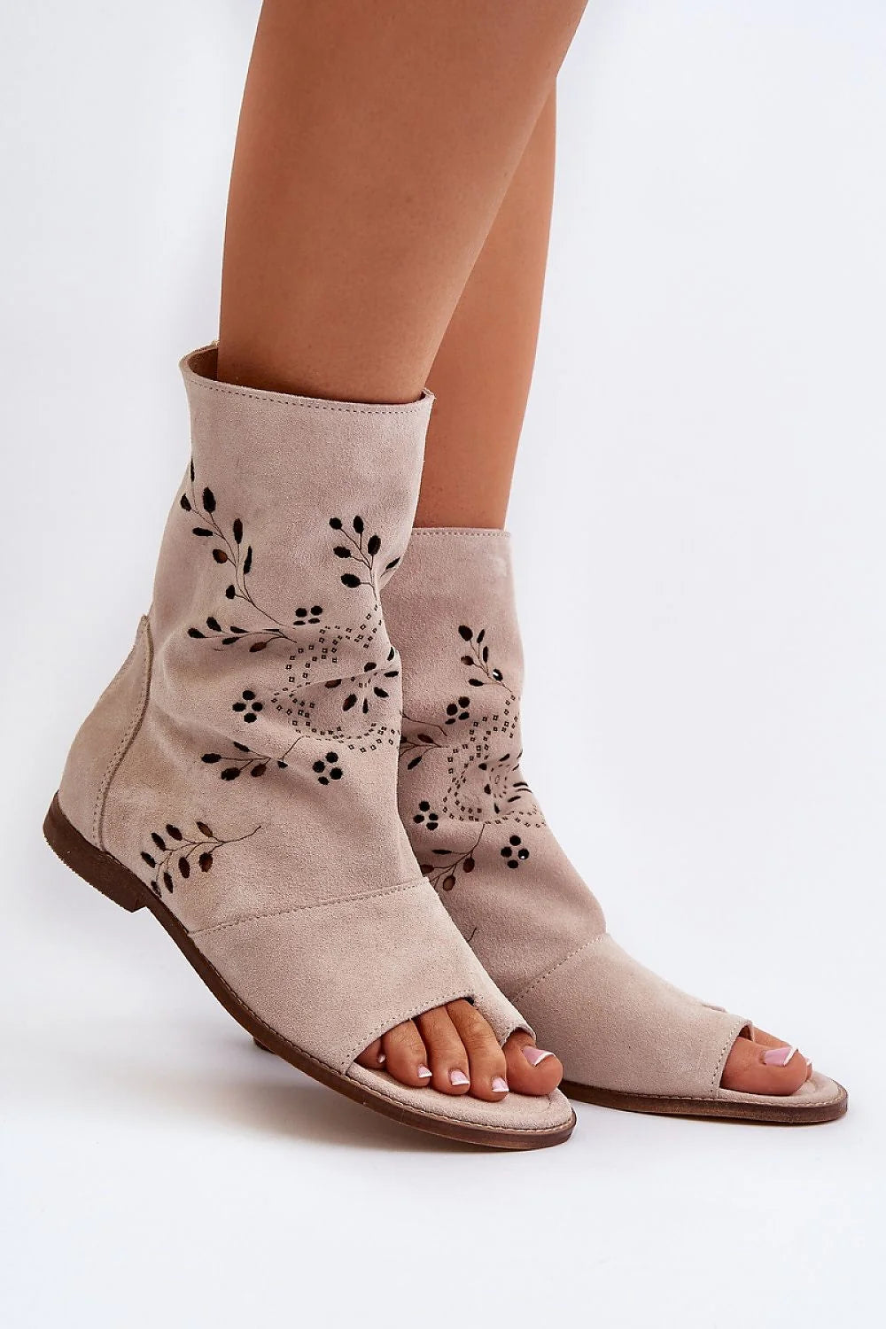 bottines femme bohème ouvertureorteils motifs floraux daim suédine beige semelle cuir talon1cm ajourées perforations décoratives fermeturezippée respirantes printanières