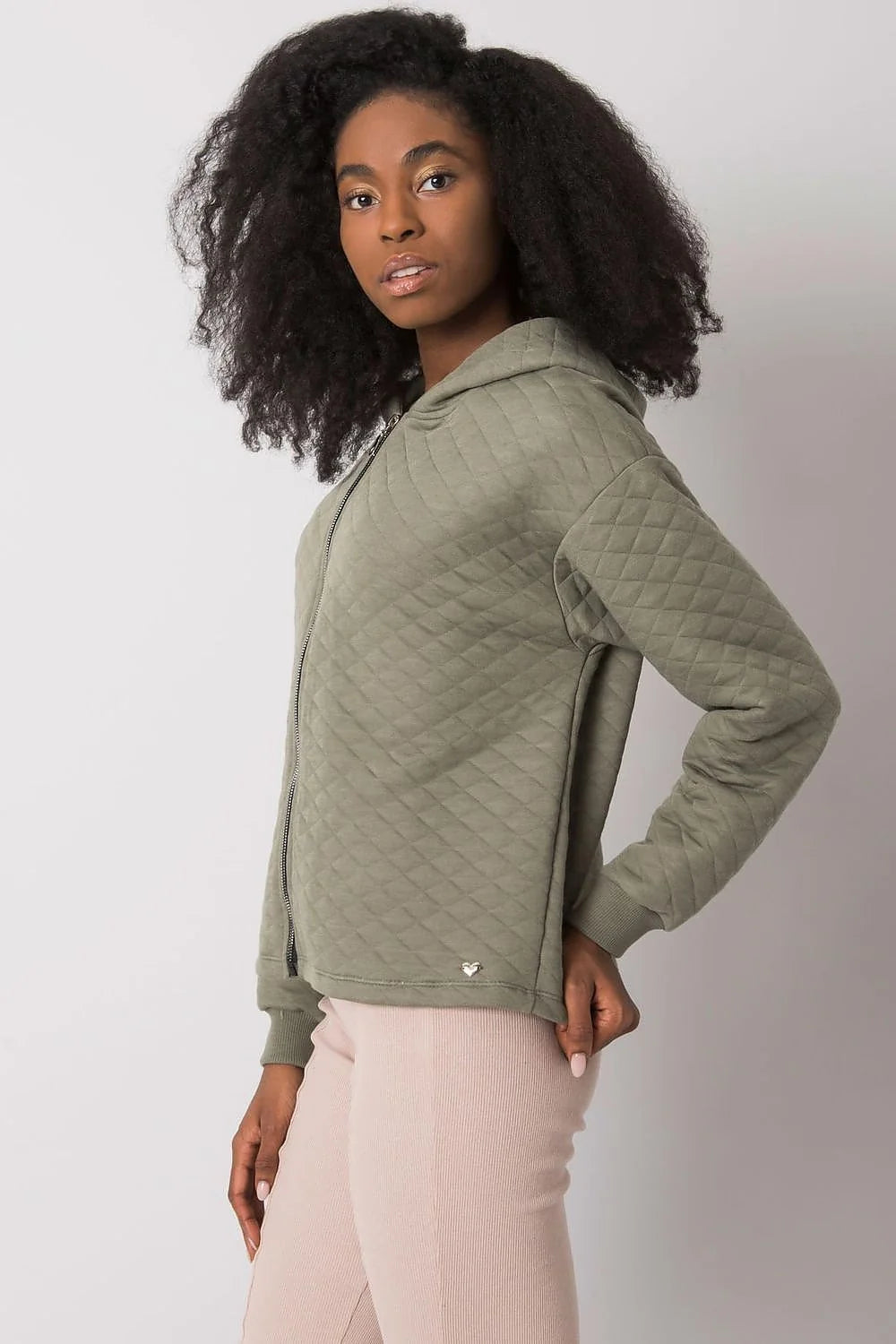 Sweatshirt femme coton matelassé gris clair zippé confort mode 2023 casual chic décontracté moderne