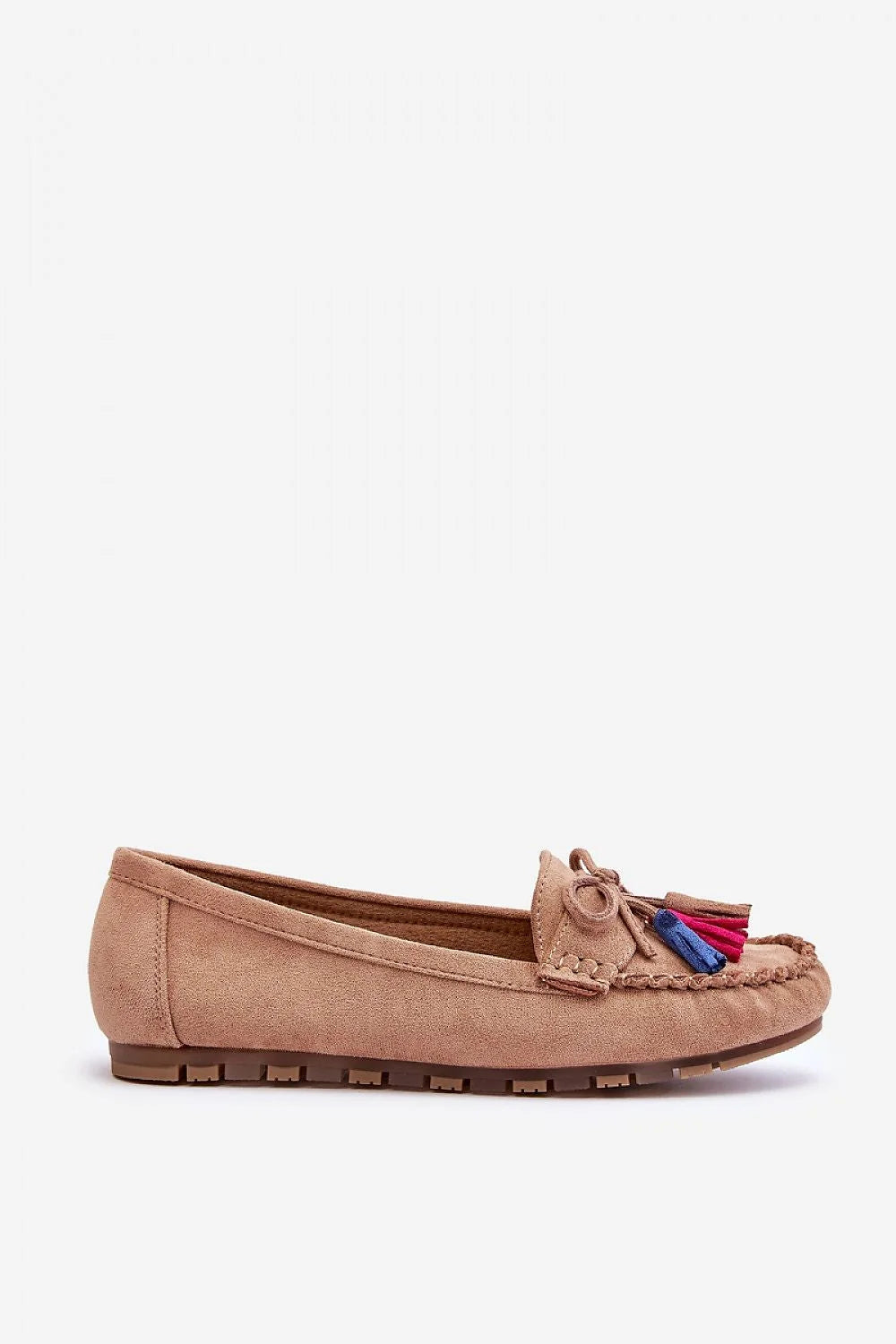 mocassins femme ecosuédé taupe beige bout rond semelle crantée gomme antidérapante slipon nœud pompons multicolores couture apparente doublure moelleuse talon
