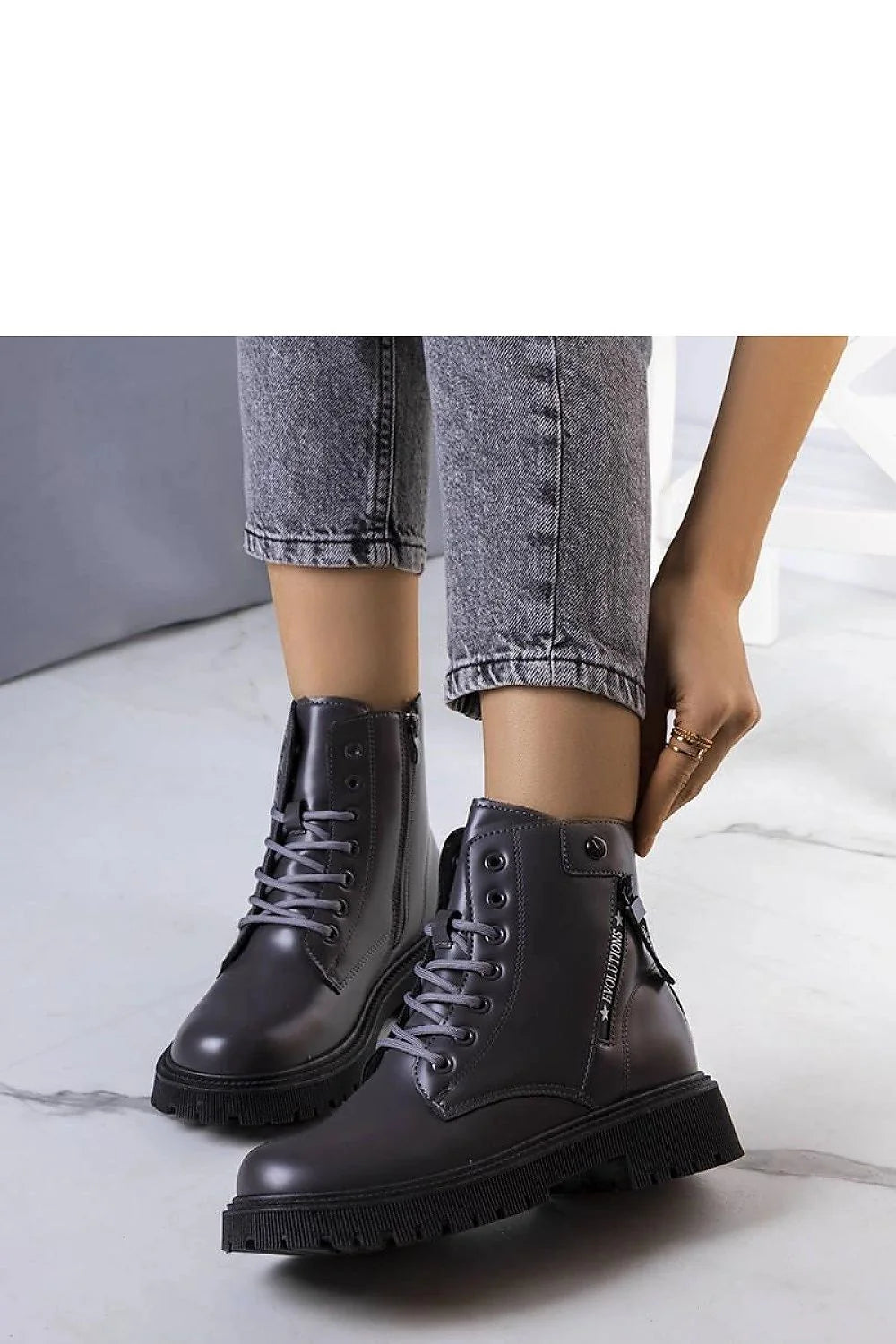 Bottines pour femmes moderne épuré design classique cuir synthétique gris foncé cheville haute maintien confortable lacets métal zip latéral
