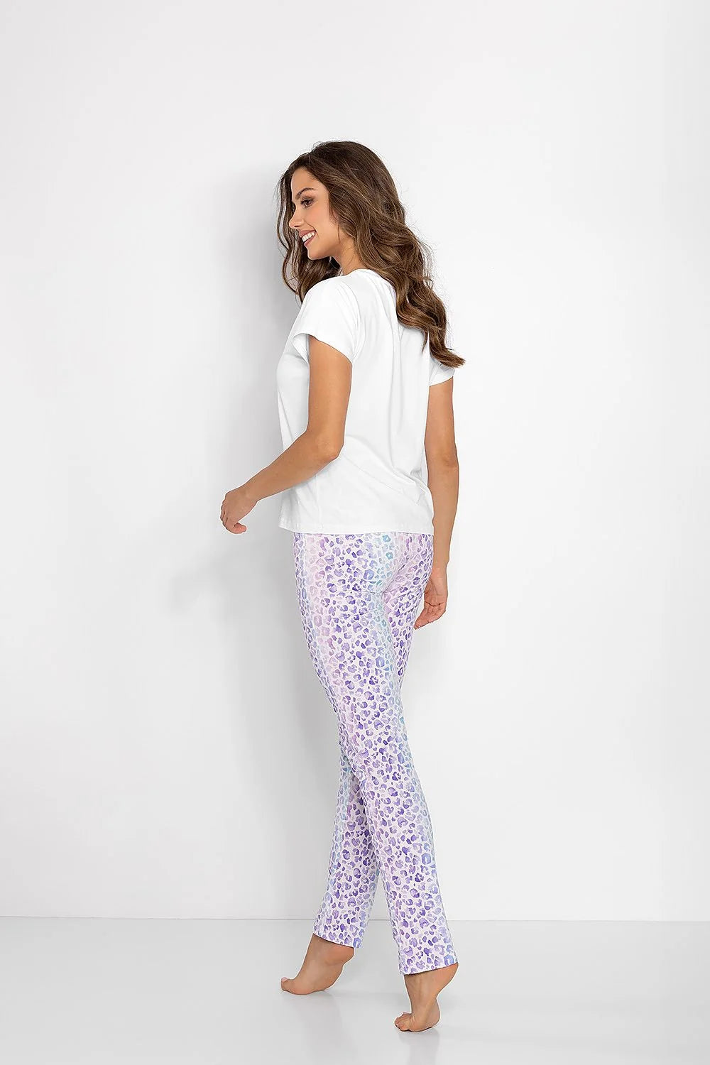 Pyjama femme confortable chemisier manches courtes col V pantalon taille élastique motif léopard pastel