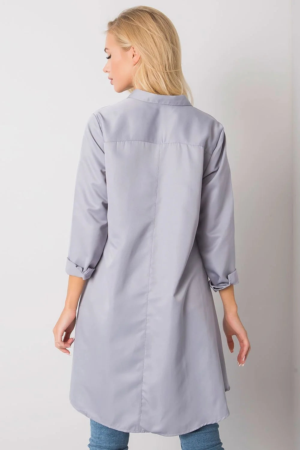 chemise femme manches longues coupe ample tissu doux fluide col classique poche poitrine ourlet asymétrique gris lavande évasée boutonnage respirante