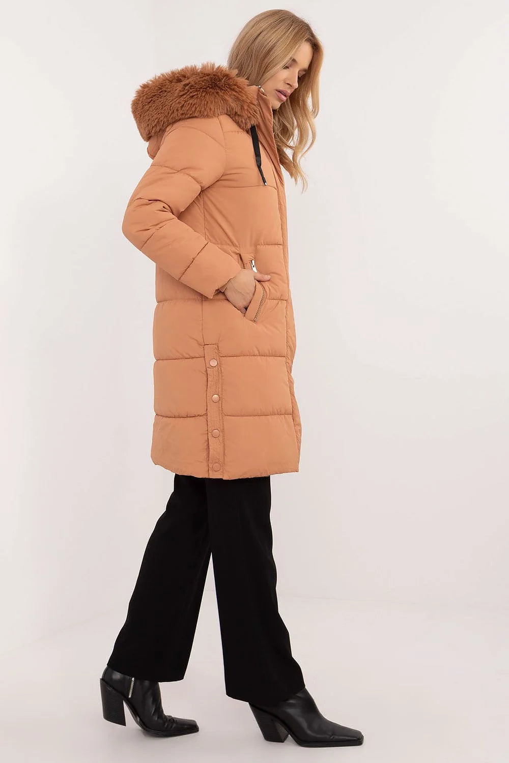 Manteau d'hiver long matelassé pour femme en polyester beige clair, capuche amovible en faux fourrure, fermeture éclair cachée, col haut, poches zippées