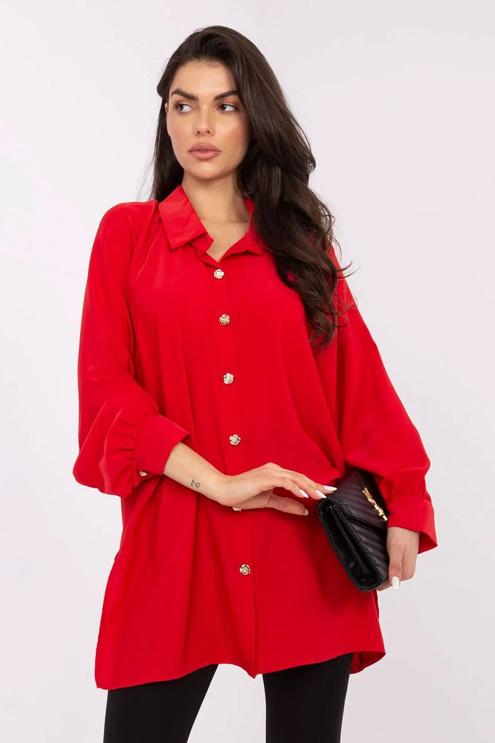 chemise femme oversize tunique rouge vif col classique boutons dorés manches ballon poignets délicats coupe fluide mi cuisses