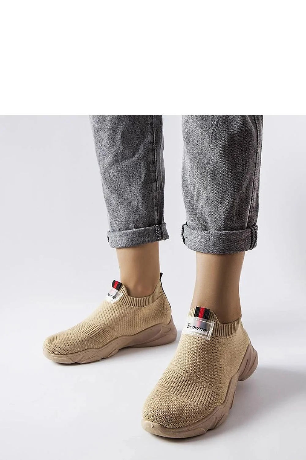 Chaussures de sport pour femmes slip-on design moderne beige tissu tricoté semelle caoutchouc anti-dérapante occasions décontractées style épuré