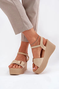 Cothurnes compensées pour femmes en suédé écologique, style minimaliste élégant, semelle compensée confortable, boucle métallique dorée, sandales estivales polyvalentes