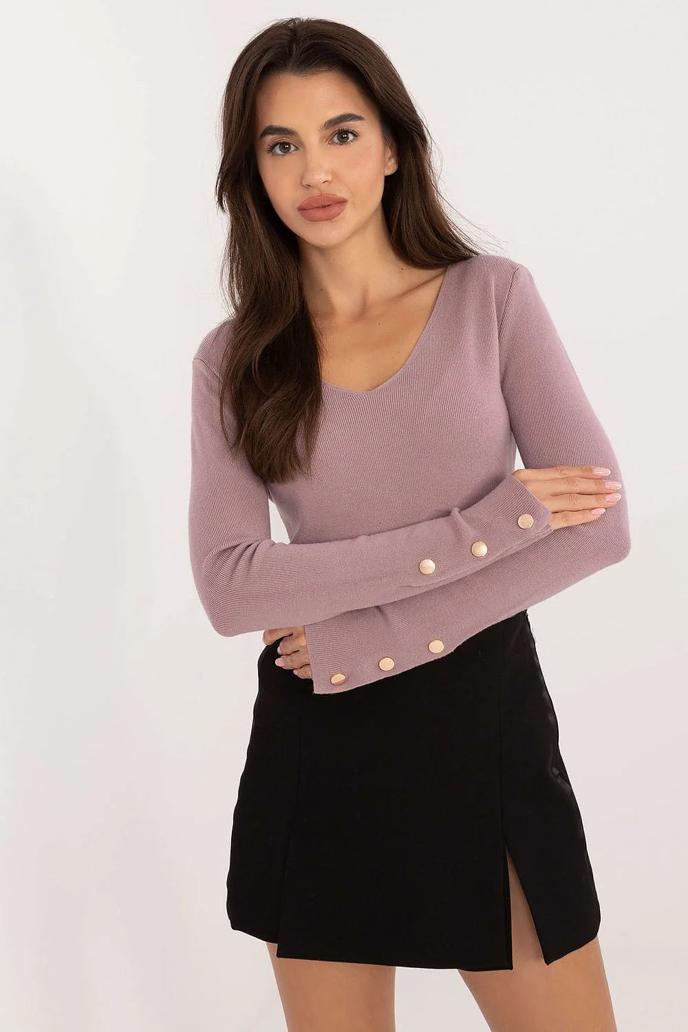 Pull femme élégant en viscose, polyamide et polyester, manches longues boutons décoratifs, encolure en V, couleur mauve, coupe ajustée, style casual et professionnel