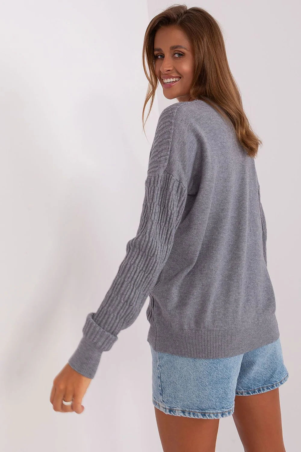pull femme gris maille côtelée col rond manches longues épaules tombantes oversize tricot miépais texture verticale