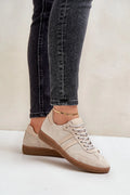 Chaussures de sport pour femmes élégantes en suède beige clair design intemporel bracelet métal doré confort toute la journée
