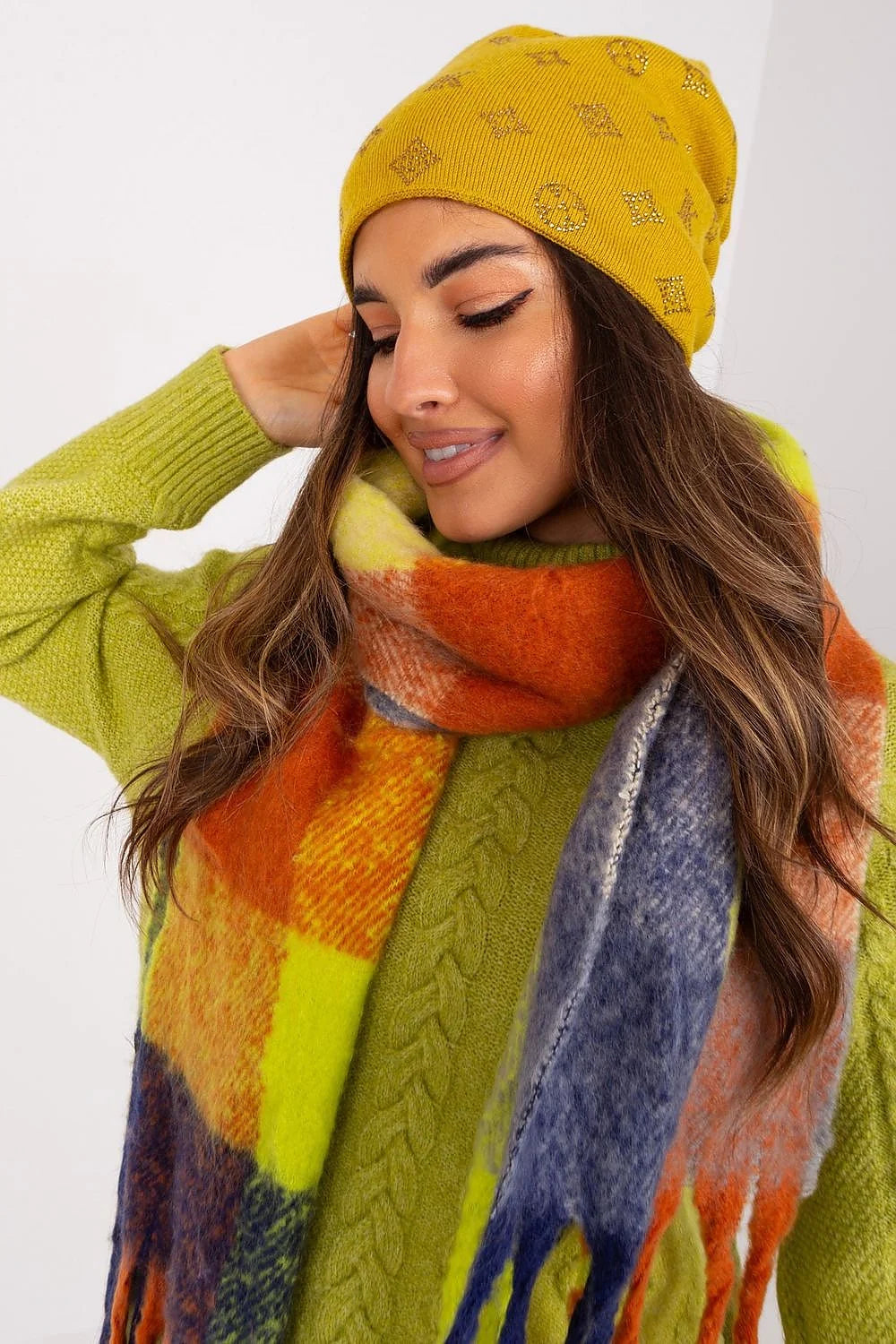 ensemble hiver femme coordonné bonnet écharpe pull jaune moutarde carreaux multicolore oversize franges moelleux laine tricot côtelé décontracté chaud confortable