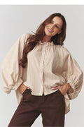 chemise oversize femme boutonnée beige manches bouffantes col volanté encolure froncée tissu léger texturé lin coupe ample poignets