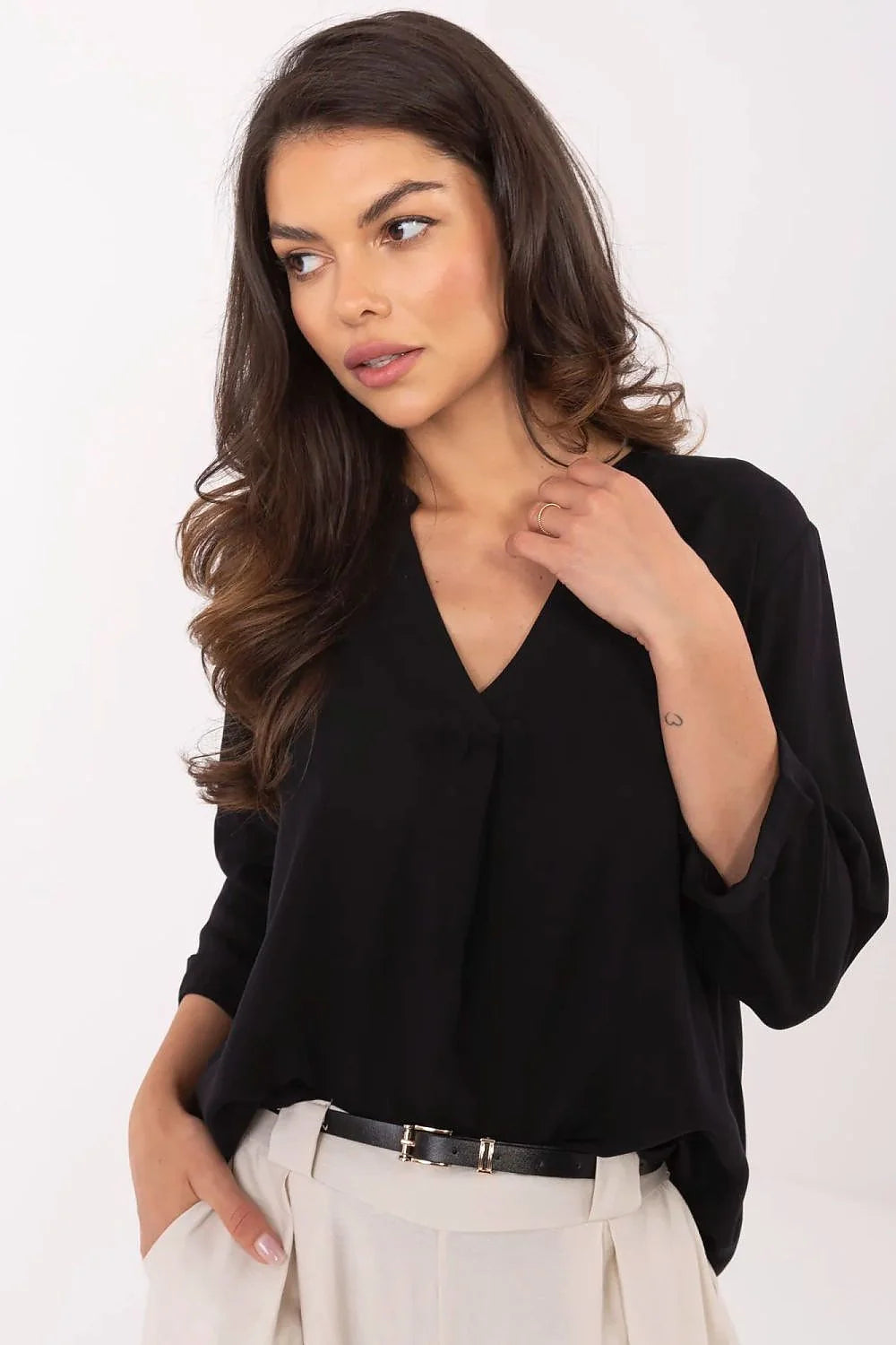 chemisier viscose écologique col V manches trois quarts coupe ample fluide pli central noir minimaliste polyvalent bureau soirée