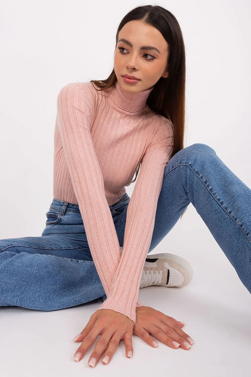 Pull à col roulé féminin en viscose côtelée rose pâle ajusté manches longues élégant pour femmes