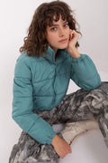 Veste puffer femme matelassée courte manches longues fermeture éclair polyester bleu sarcelle doublée poches latérales capuche dissimulée