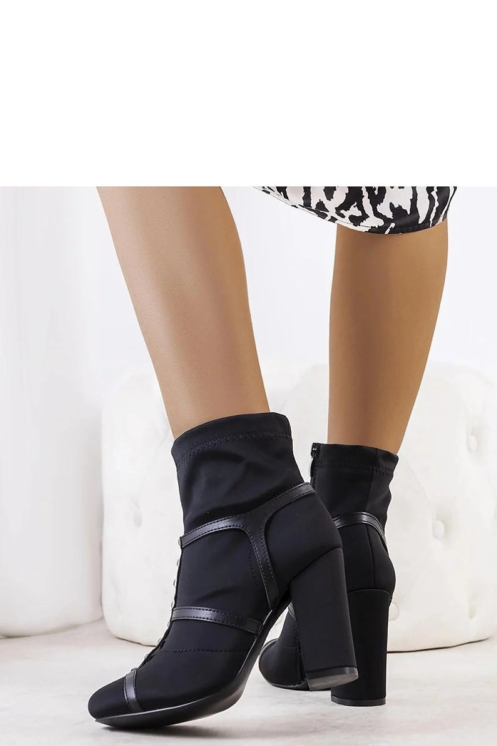 bottines noires cheville tige stretch simili cuir talon bloc épais carré confortables élégantes modernes sophistiquées fermeture éclair latérale maintien ajustable