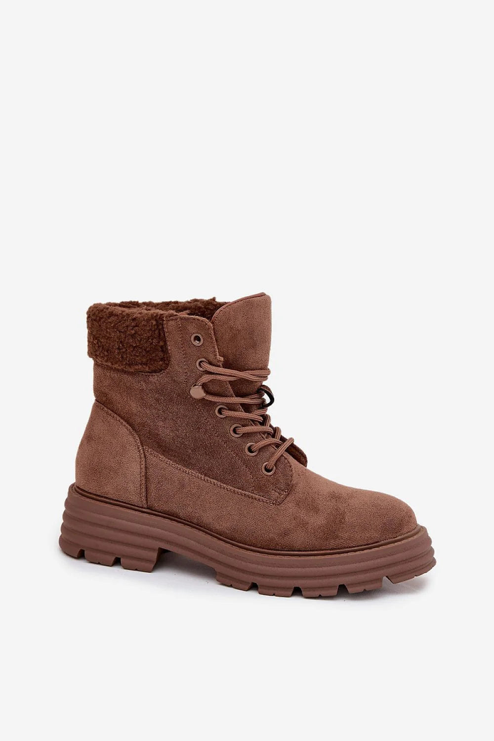 bottines trappeur femme suédine écologique marron col sherpa fourré lacets œillets métalliques tige mi cheville semelle plateforme crantée antidérapante confortable