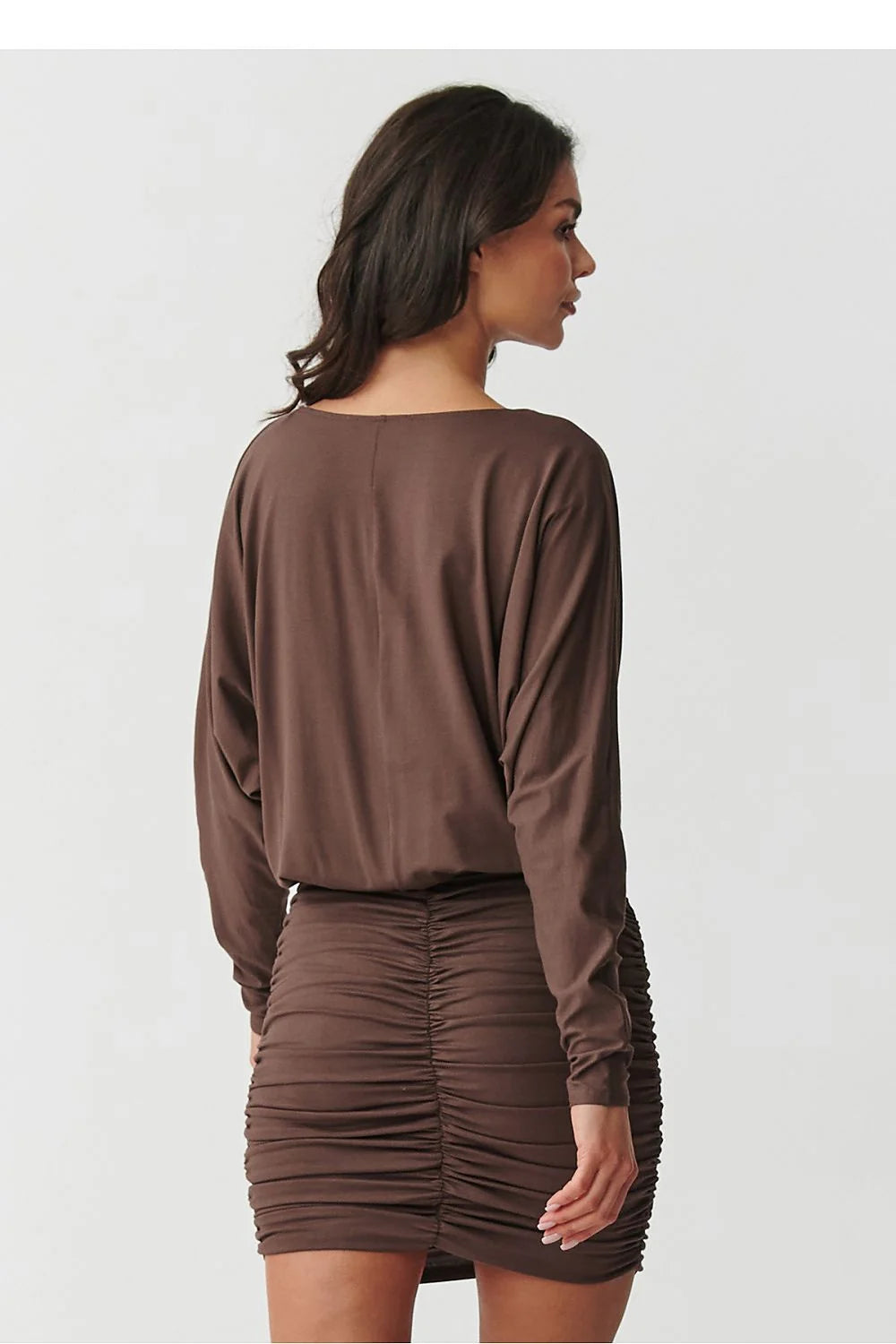 robe mini marron chocolat jersey stretch coupe blouson encolure ronde manches longues dolman taille haute moulante fronces latérales ruché confortable