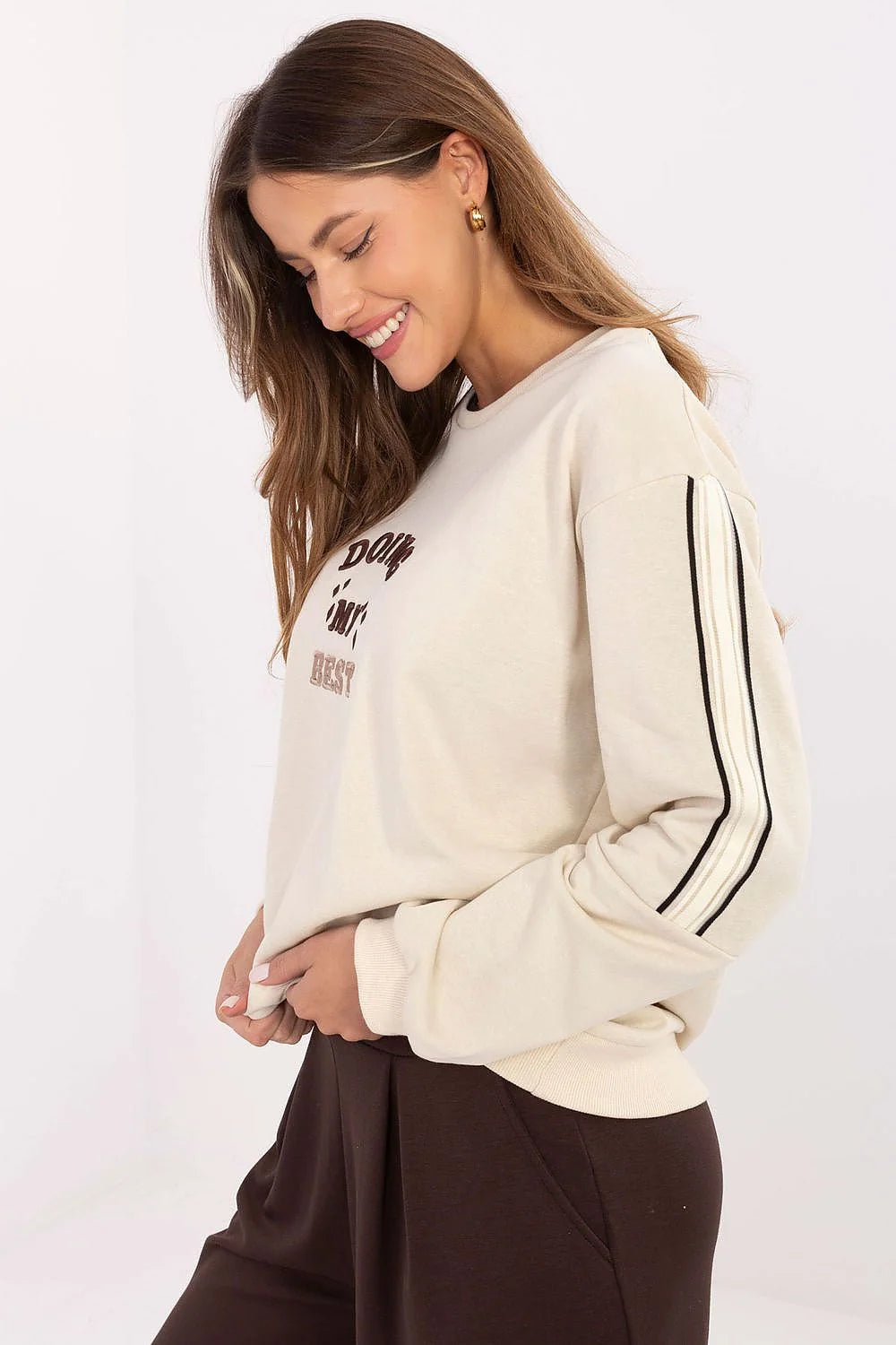 sweatshirt femme oversize molleton écru broderie inscription DOING MY BEST manches longues bandes contrastantes noires col rond côtelés poignets base