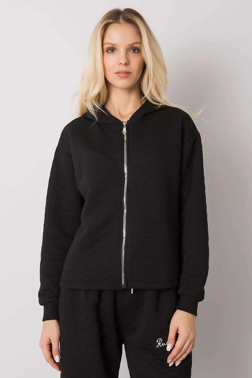 Sweatshirt femme coton matelassé gris clair zippé confort mode 2023 casual chic décontracté moderne