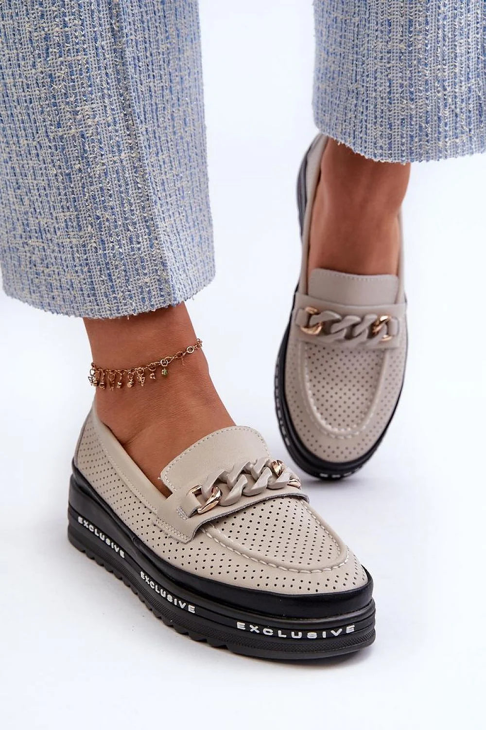 Mocassins pour femmes en cuir perforé chaîne métallique plateforme comfort style élégant occasion semi-formelle mode été