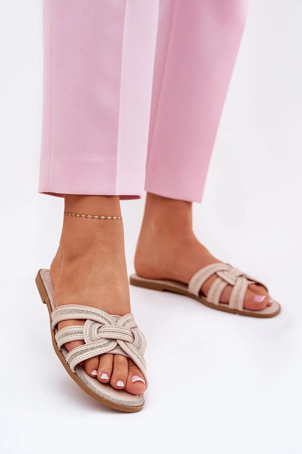 Sandales estivales pour femmes en tissu et cuir écologique, style casual chic, talon plat, lanières entrelacées, beige