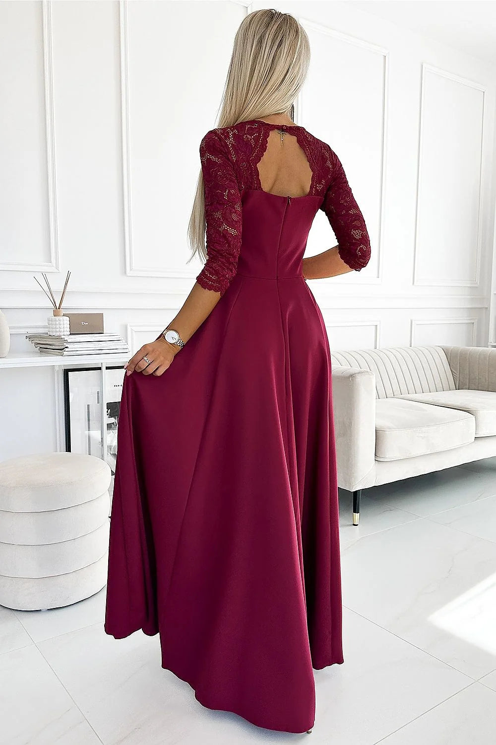 robe longue élégante manches longues dentelle bordeaux corsage floral décolleté V taille cintrée jupe évasée fente soirée mariage gala sophistiquée