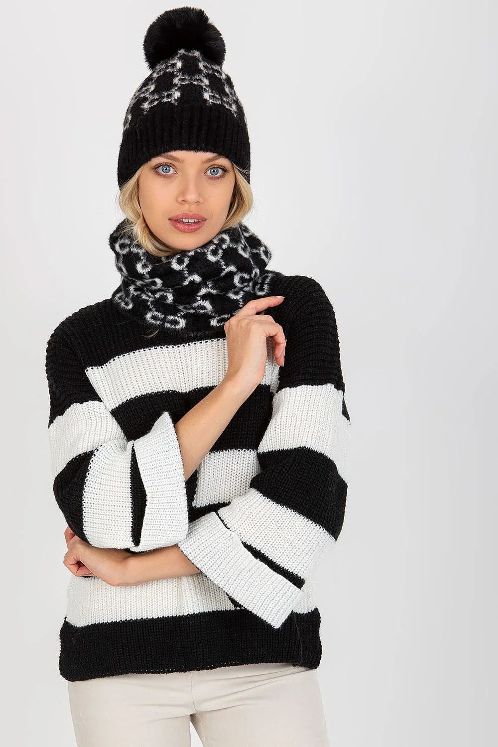 écharpe infinity jacquard géométrique noir blanc snood bonnet pompon fausse fourrure maille épaisse moelleuse chaude extensible