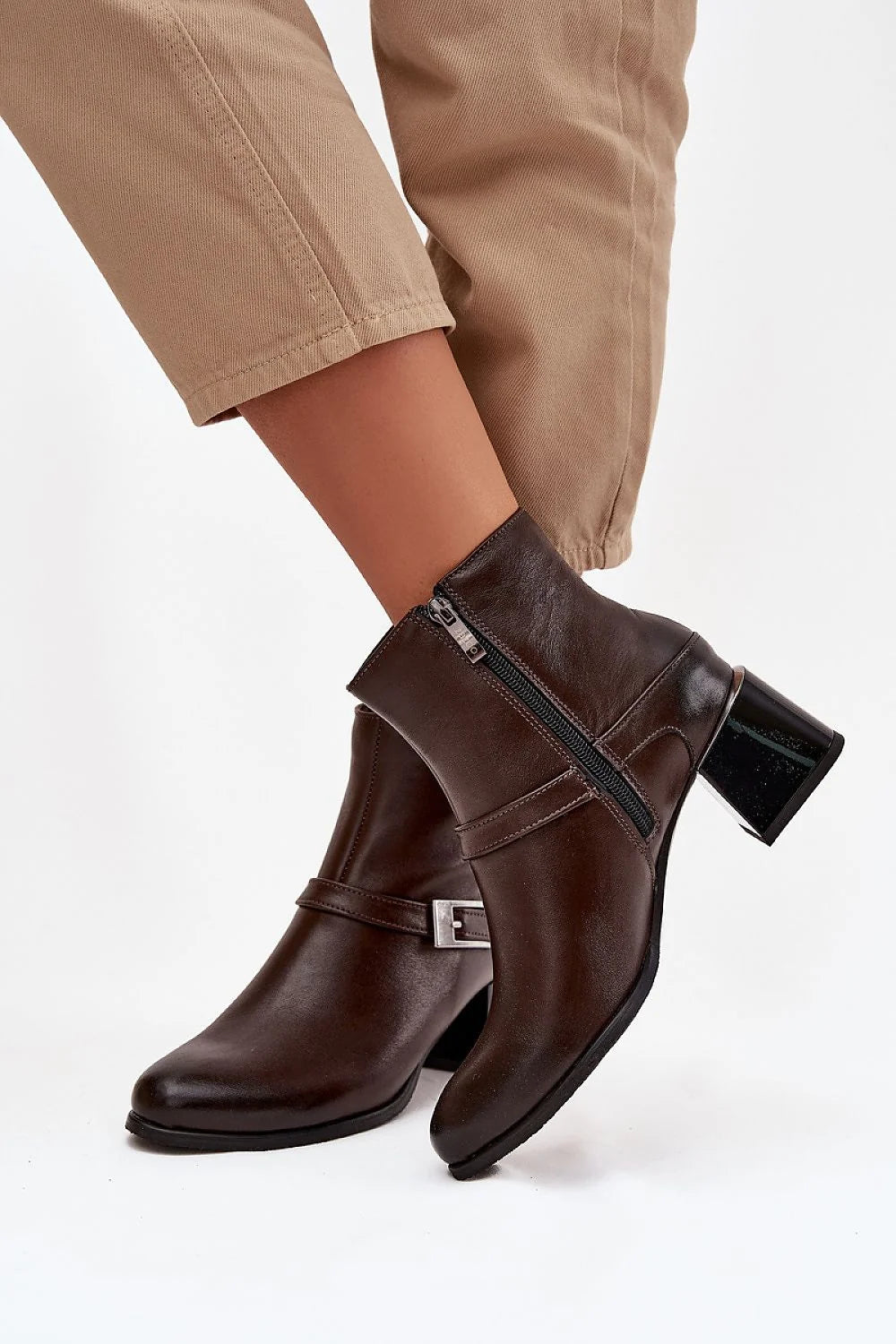 bottines femme cuir naturel marron foncé cheville talon bloc moyen confortable doublure feutre semelle résistante fermeture zippée bride boucle argenté