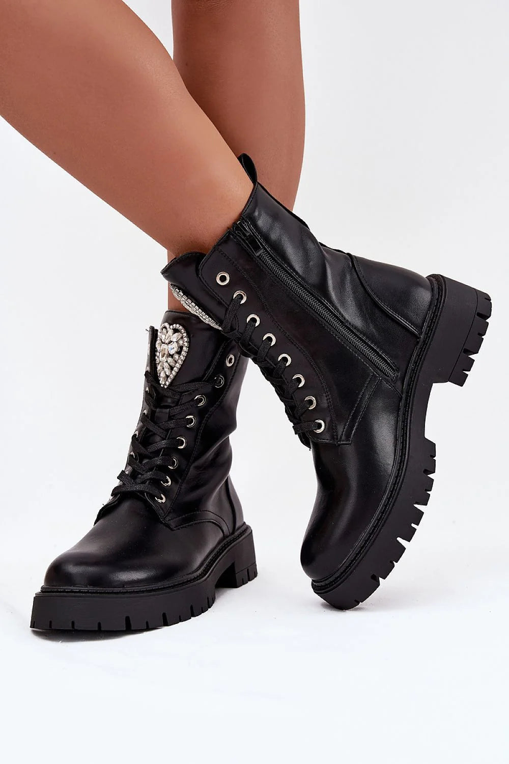bottines rangers femme cheville cuir synthétique noir lisse semelle crantée épaisse plateforme lacets œillets métalliques fermeture éclair cœur strass cristaux