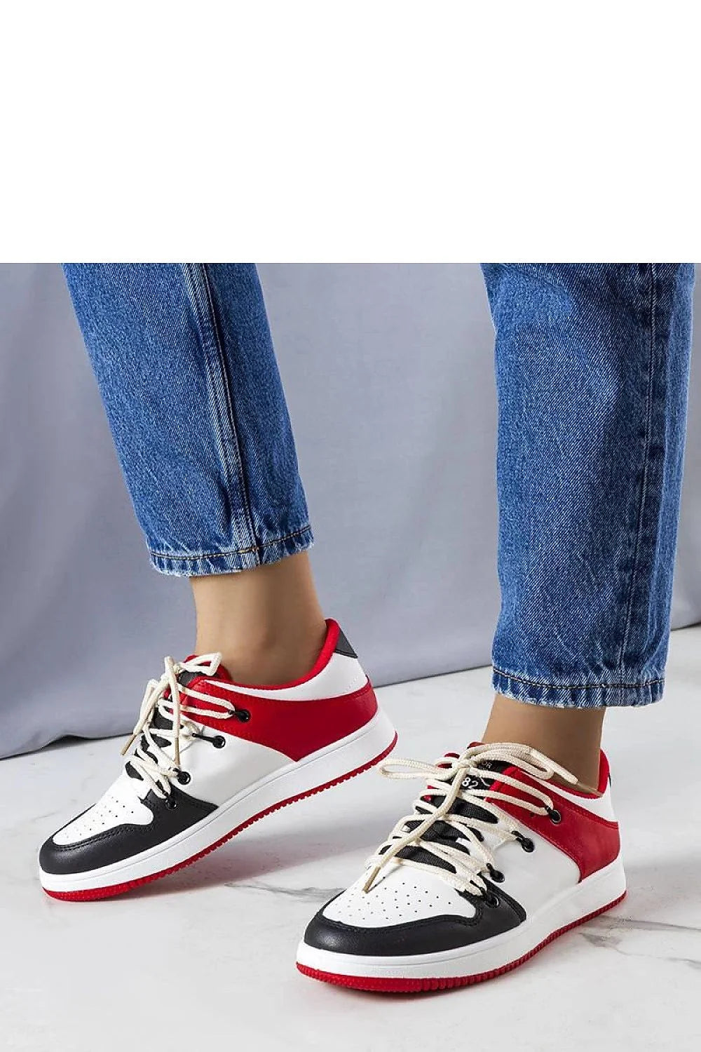 Baskets mode femme design élégant contemporain mixte blanc noir rouge cuir perforé lacets maintien confort
