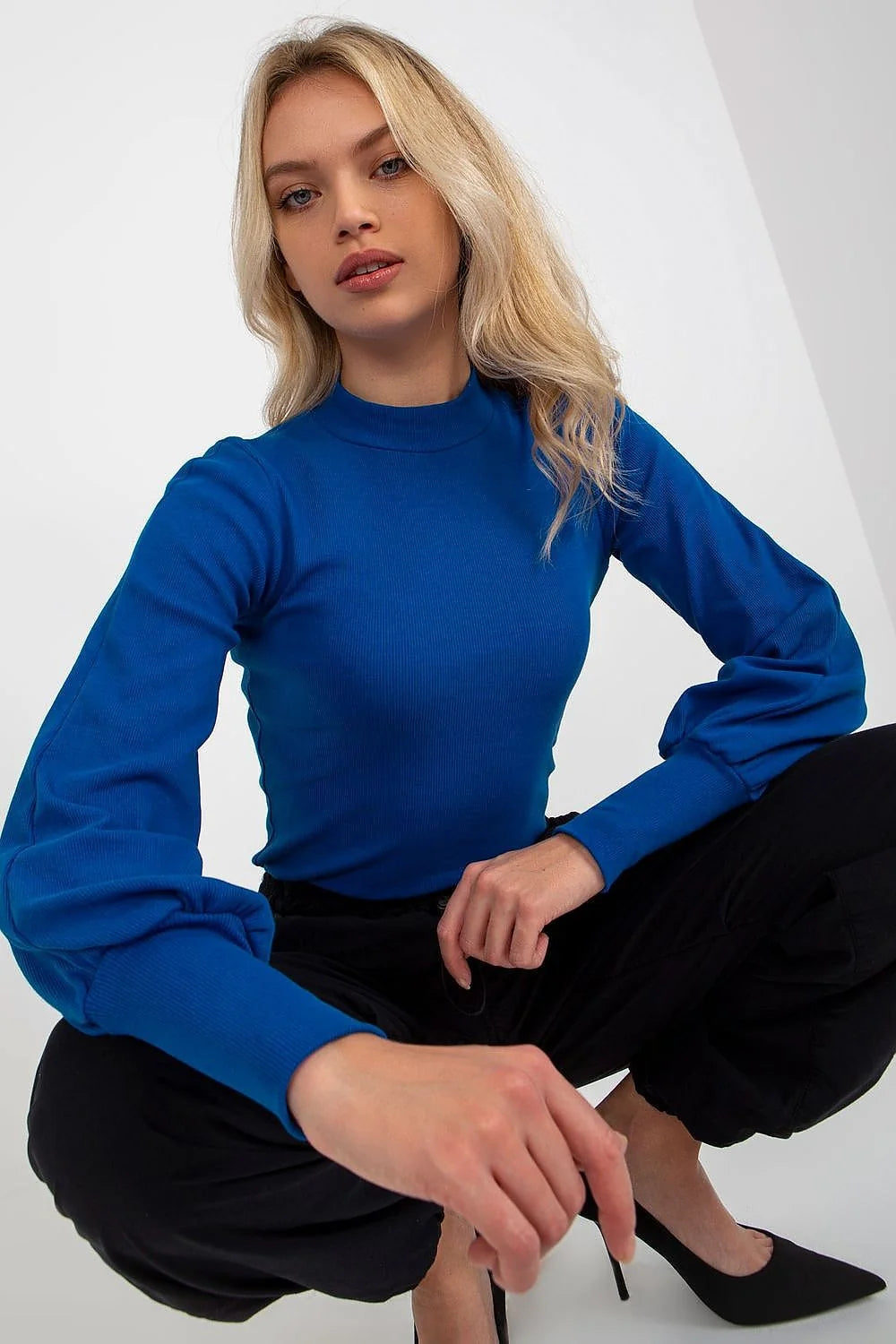 ensemble chemisier pull col montant maille fine côtelée fuchsia vif manches longues bouffantes poignets froncés haut ajusté pantalon