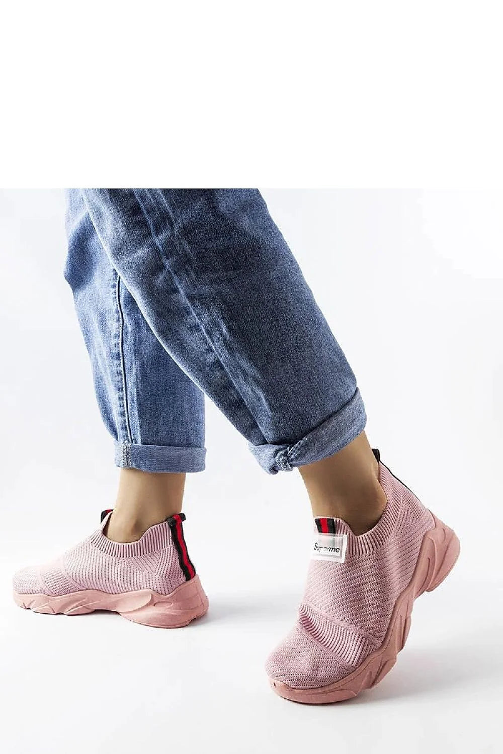 Chaussures de sport Solea pour femmes, design moderne, maille respirante, semelle amortie, couleur rose pastel, style sportif, sans lacets, collection été, confort maximal, idéales pour les journées chaudes, baskets minimalistes