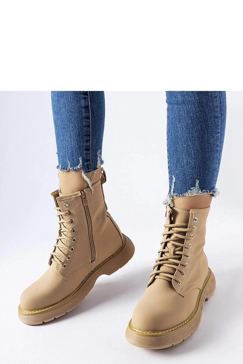bottes trappeur Solea beige camel montantes cheville zip latéral lacets œillets métalliques semelle crantée plateforme gomme surpiqûre contrastante cuir synthétique