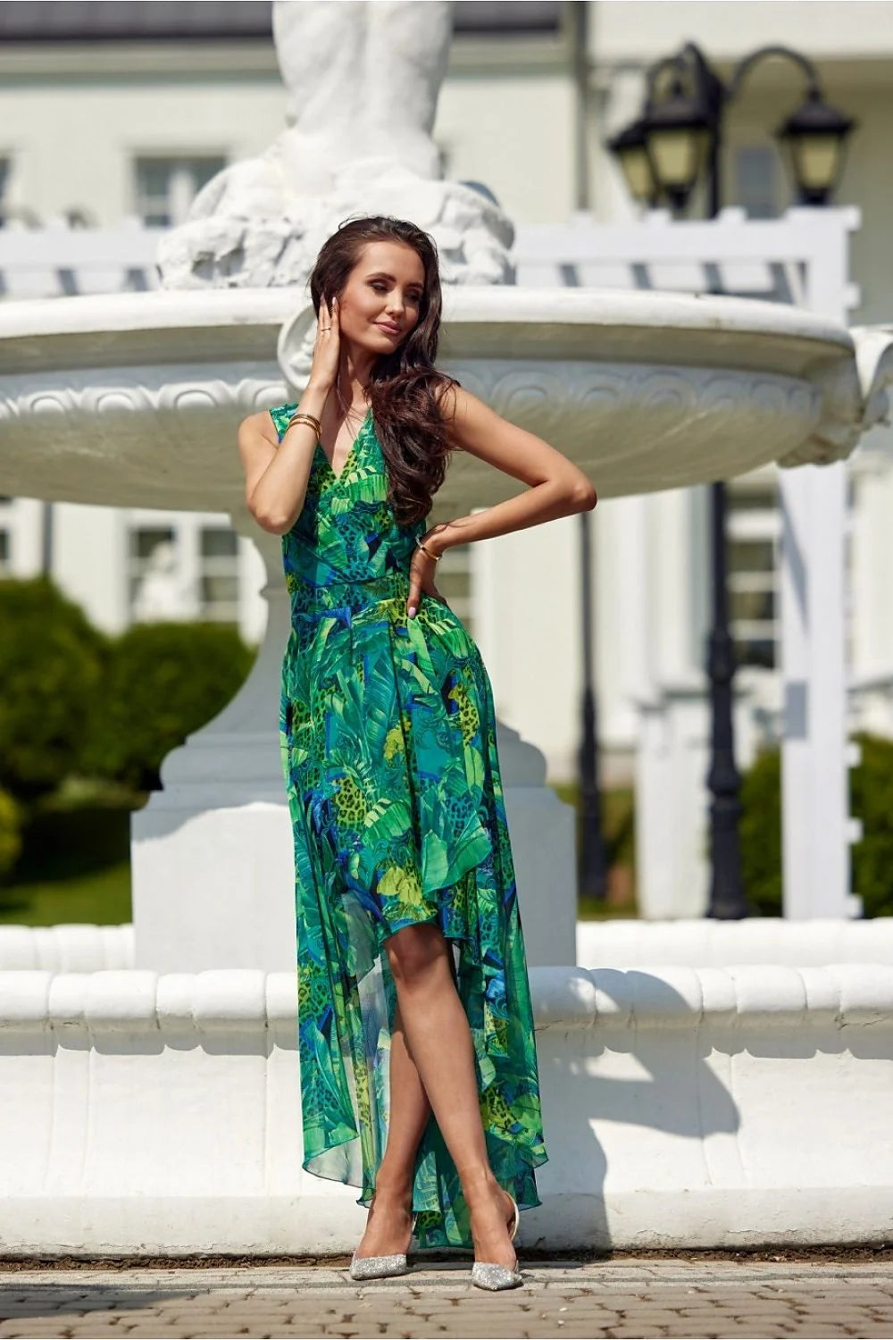 Robe de cocktail Roco Fashion imprimé tropical vert coupe asymétrique encolure V sans manche en mousseline taille ajustable pour femme