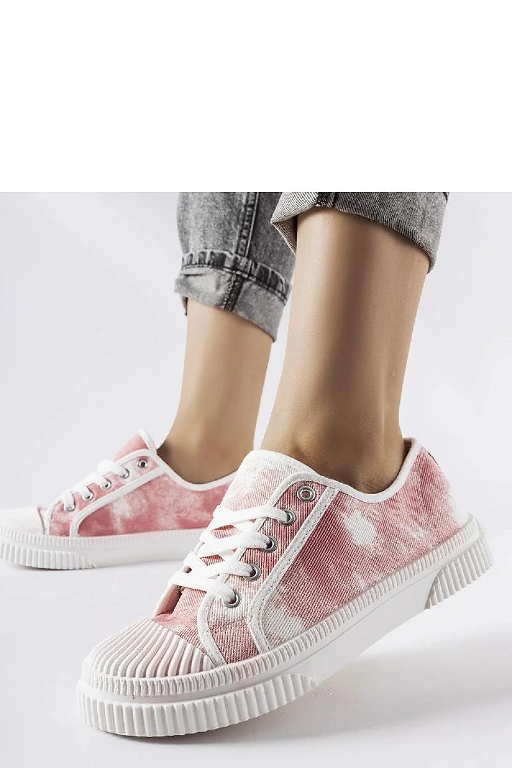 baskets basses femme toile tiedye rose pastel blanc caoutchouc semelle crantée bout renforcé lacets œillets métalliques rembourrage respirant confortable