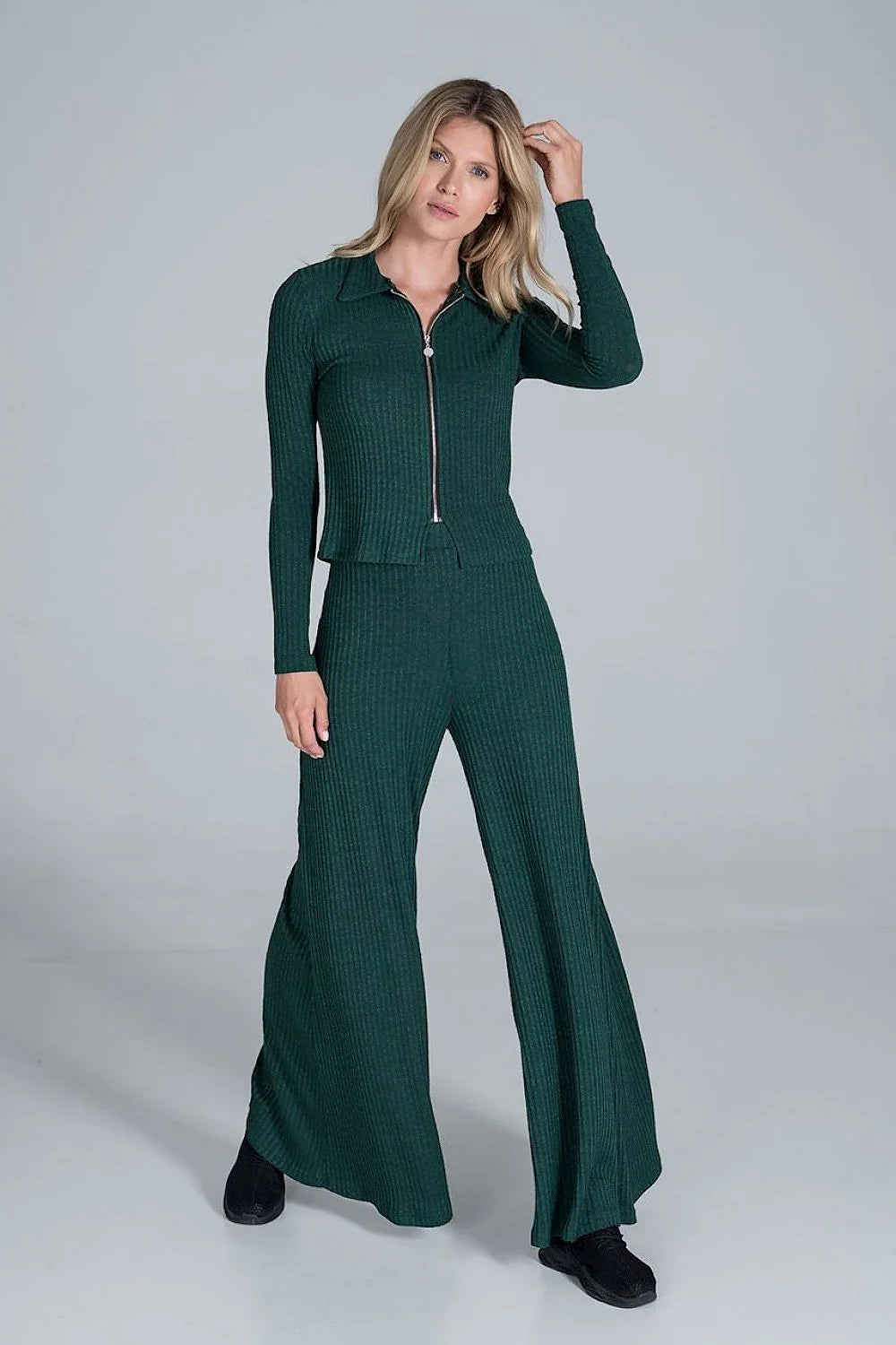 Ensemble femme maille côtelée bordeaux élégant et confortable avec pantalon large manches longues mode sophistiquée