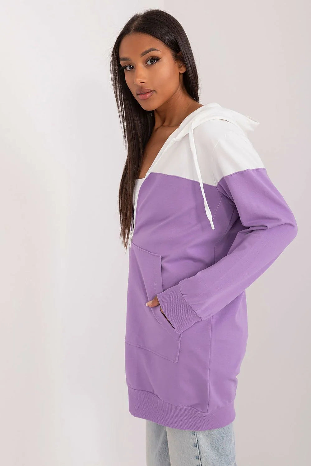 sweatshirt bicolore moderne femme capuche zippée oversize lavande blanc coupe longue molleton coton mélangé poches kangourou cordon ajustable