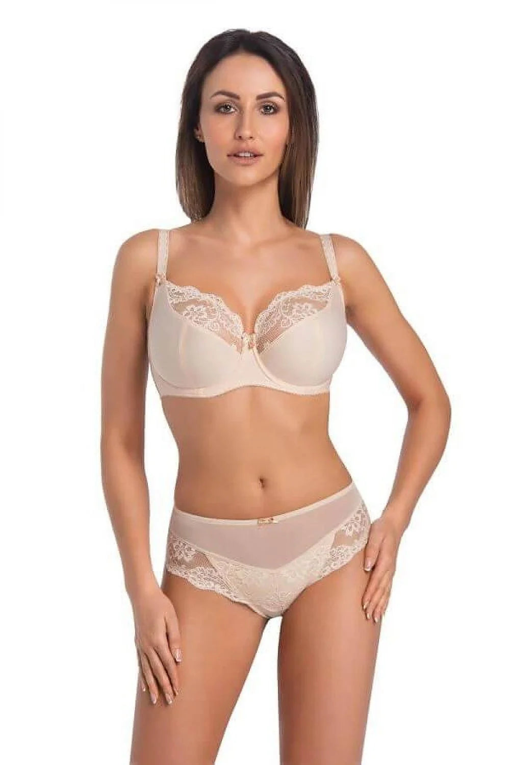 ensemble lingerie féminine classique beige poudré soutiengorge emboîtant armatures dentelle florale bretelles réglables nœud central culotte taille mihaute microfibre douce