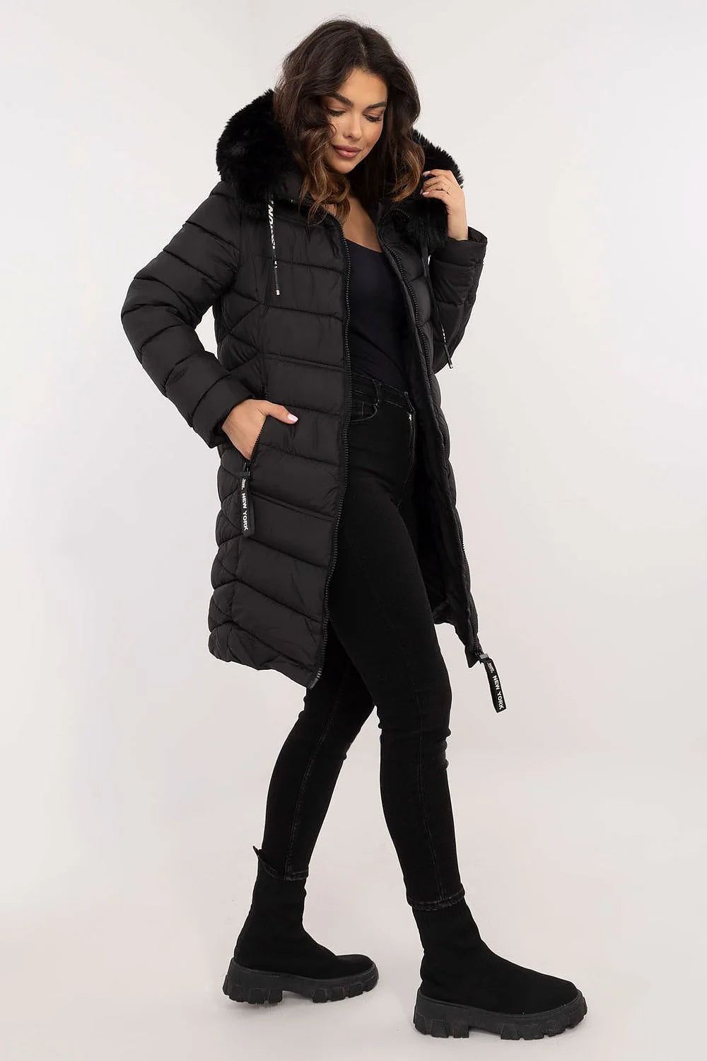 Manteau d'hiver féminin élégant en polyester duvet synthétique fourrure amovible capuche poches latérales fermeture éclair longueur genoux