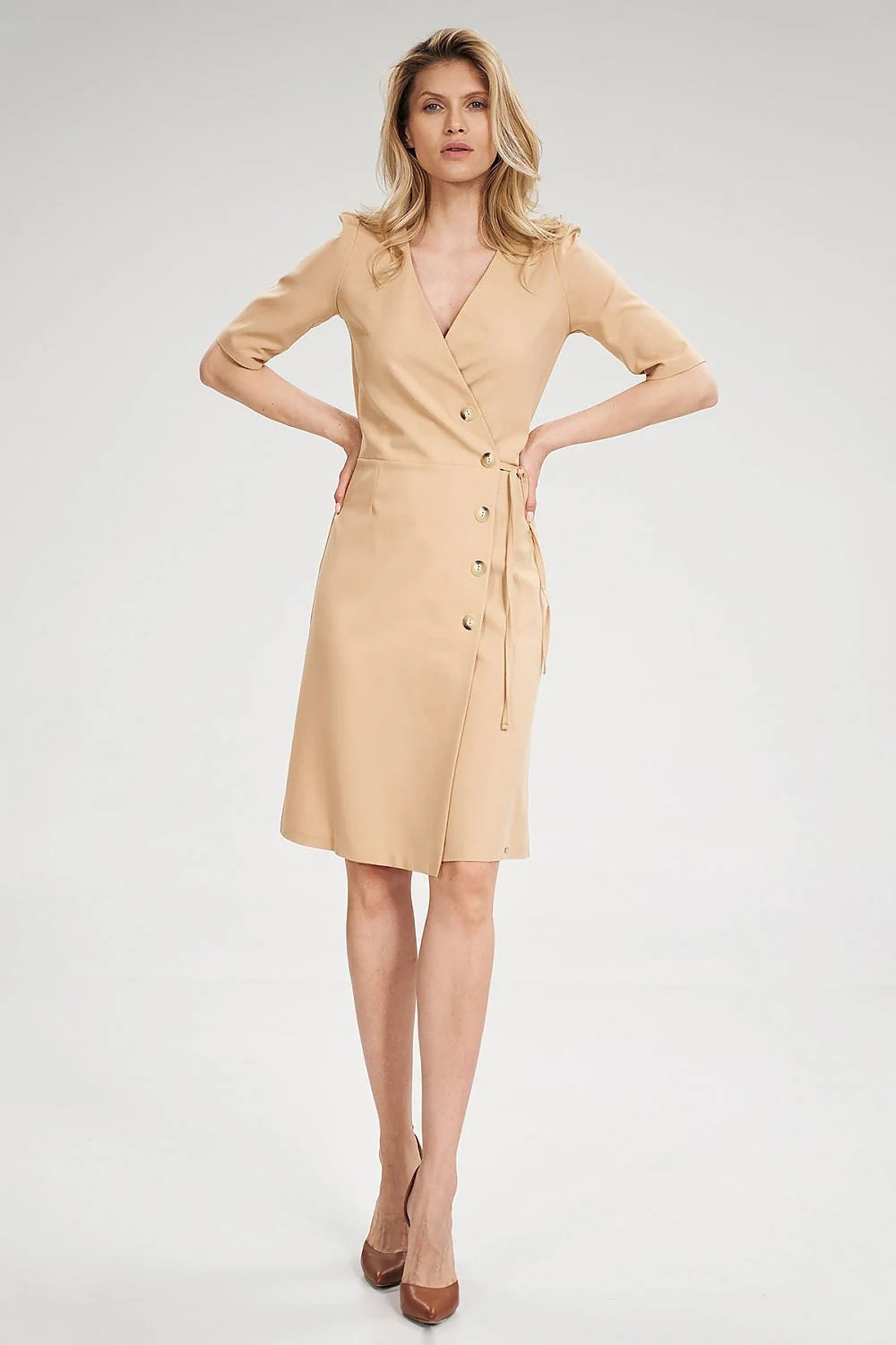 robe midi bleu doux portefeuille tissu léger lin coton coupe ajustée encolure V manches courtes volants ceinture nouée boutons décoratifs