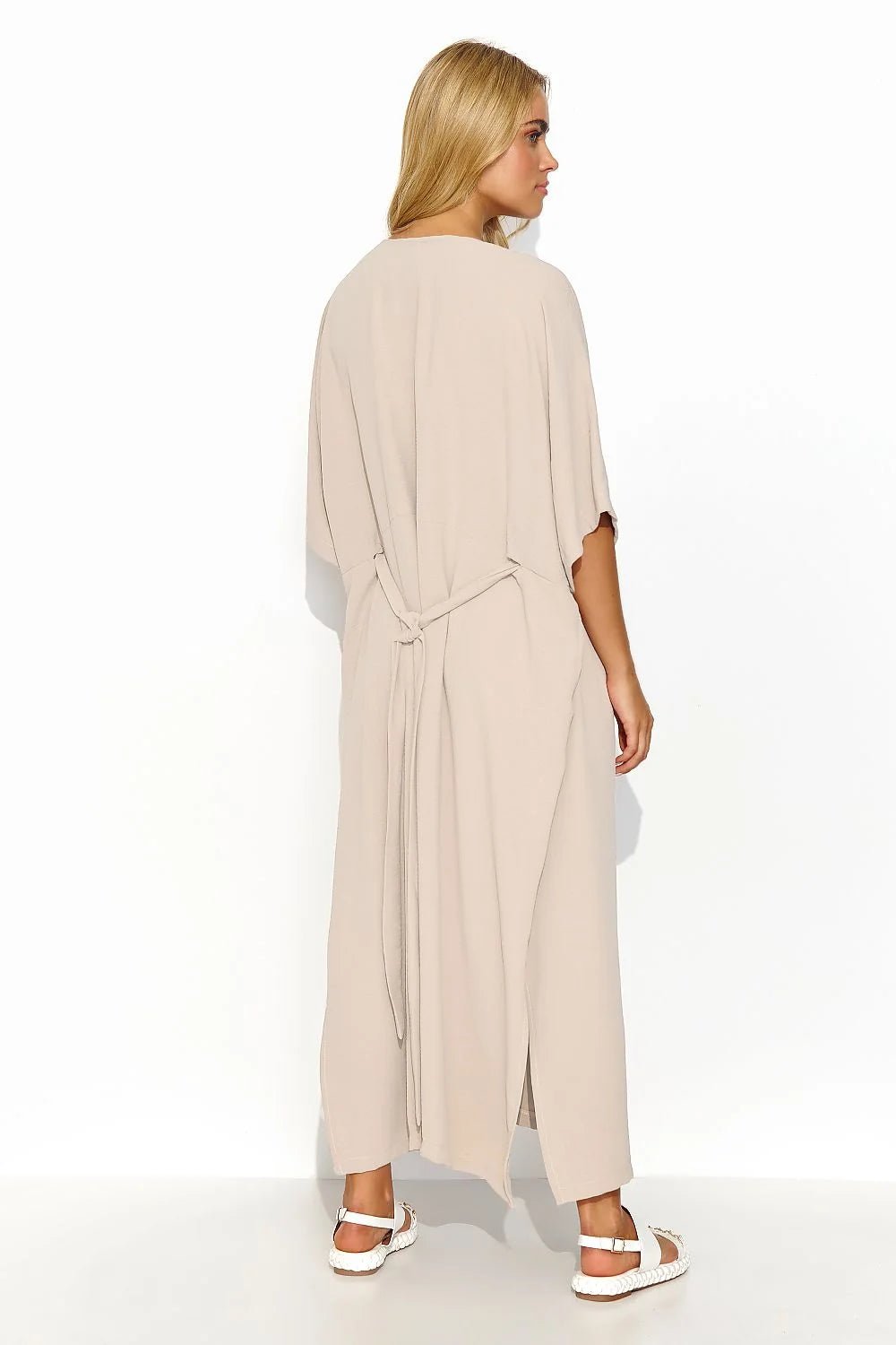 Robe de jour moderne Makadamia en tissu léger, maxi, couleur beige, col V, manches courtes, fentes latérales, robe décontractée pour femmes