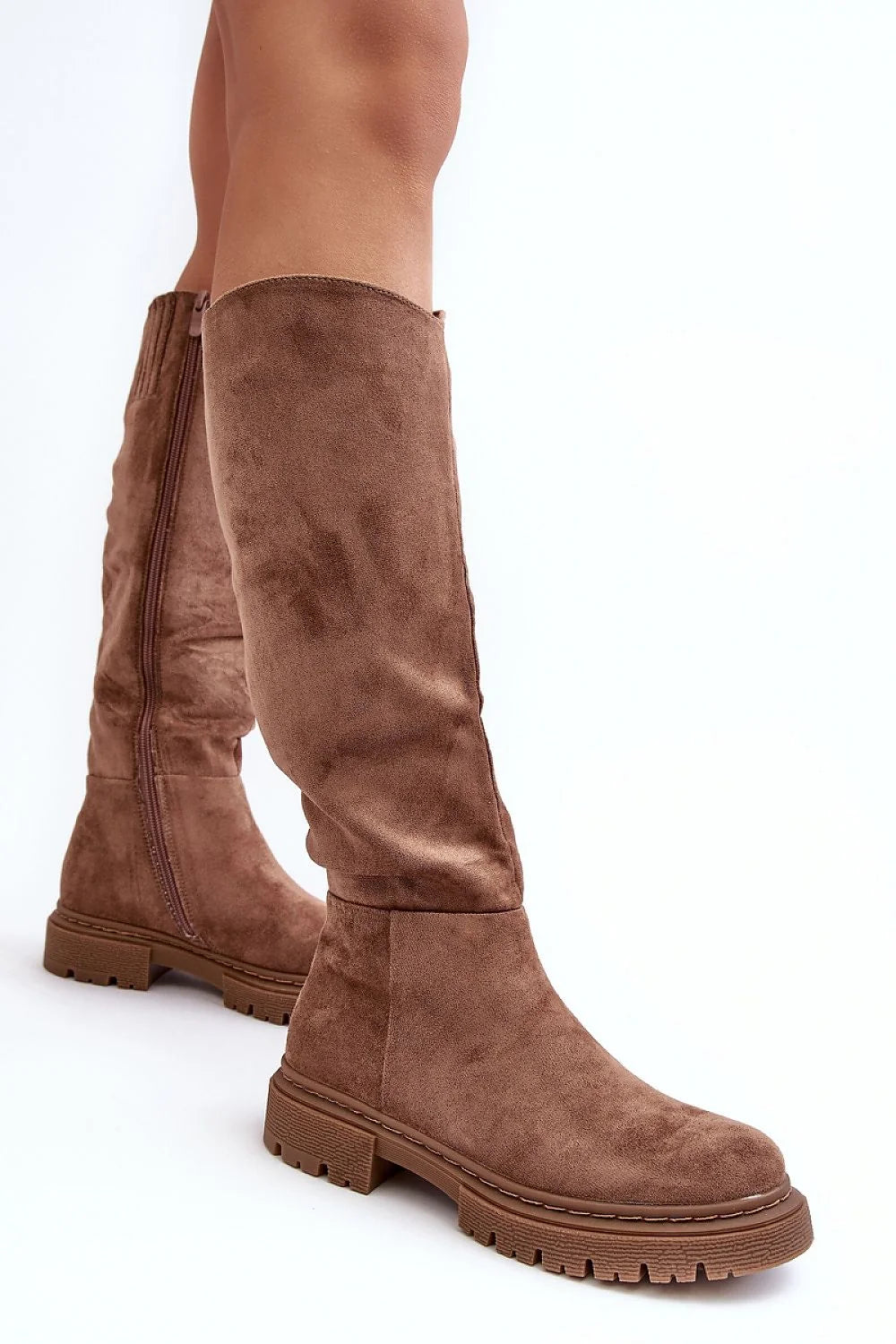 Bottes cuissardes en daim élégantes style casual-chic couleur brun terreux talon plat semelle épaisse femmes idéal automne hiver