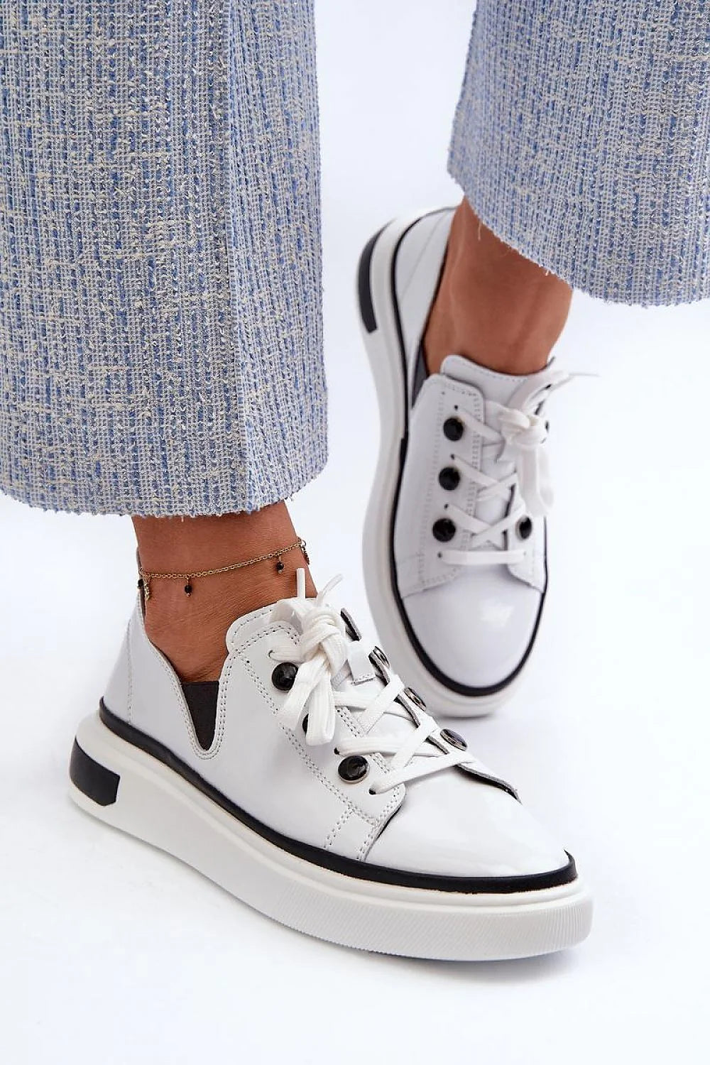 Chaussures de sport modernes basses femmes cuir verni blanc noir plateforme 3 cm style décontracté chic