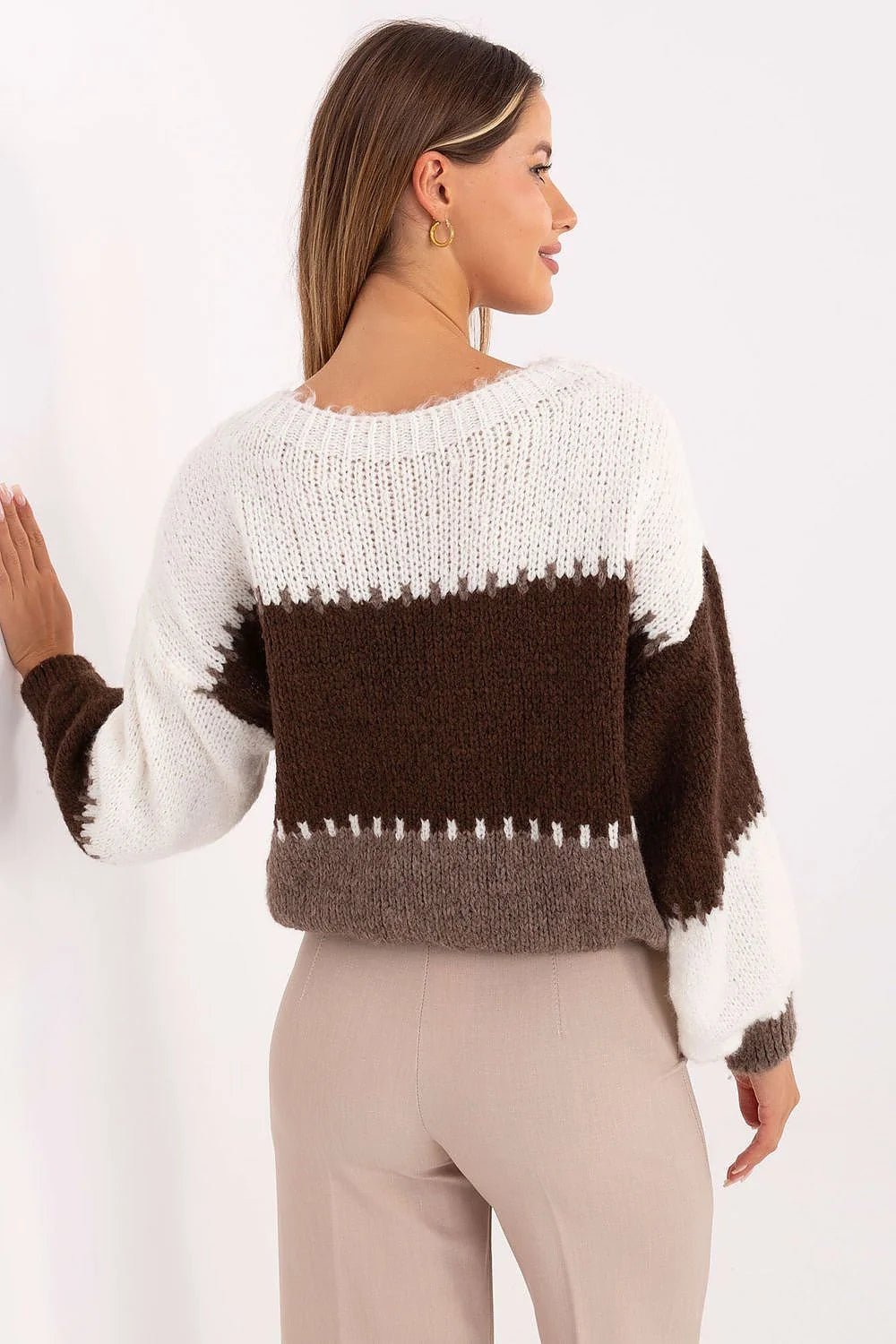 pull femme oversize bicolore blanc taupe marron maille col rond coupe courte manches ballon poignets côtelés base douce chaude