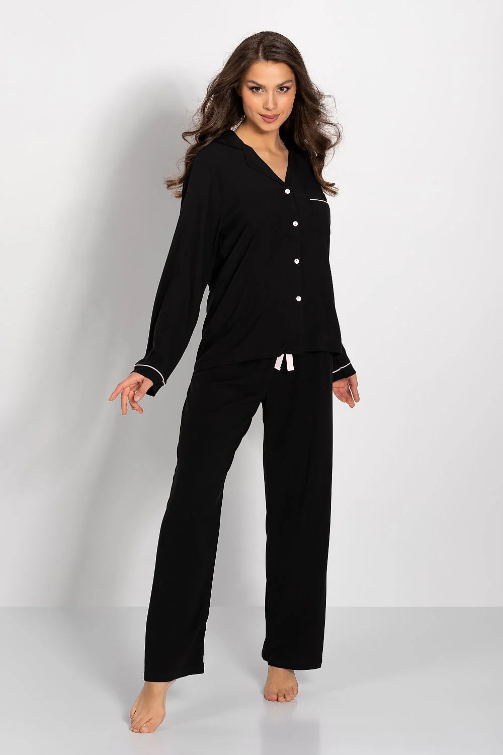 ensemble pyjama femme chemise boutonnée manches longues poche liseré contrastant poignets taille élastique pantalon droit jersey fluide viscose noir confortable