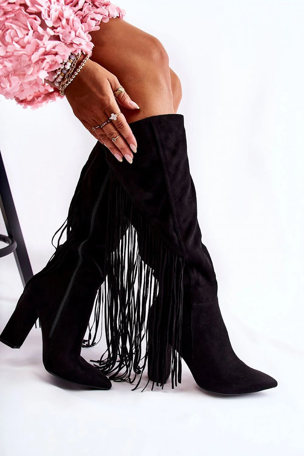 bottes montantes femme noir ecosuedine douce luxueuse tige38cm boutpointu talonbloc hauteur8cm frangeslongues styleboheme fermetureeclairlaterale coupeajustee semelleantiderapante