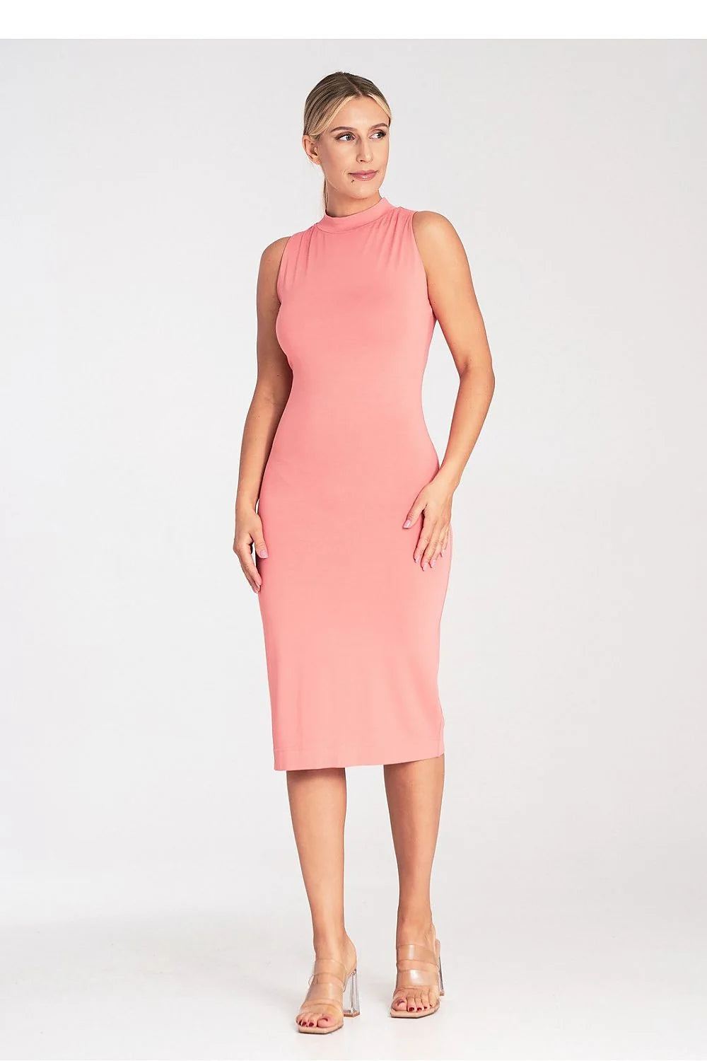 Robe de jour élégante silhouette ajustée col montant matière douce polyvalente femme mode moderne