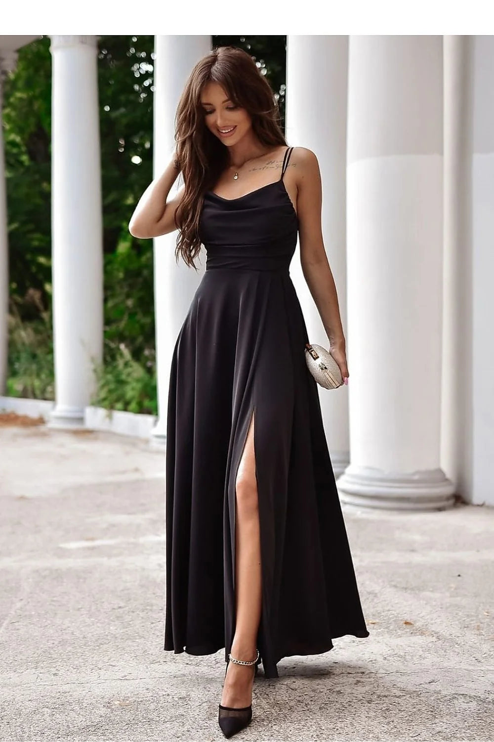 Robe de soirée élégante longue manches courtes dos nu tissu fluide noire taille ajustable femme