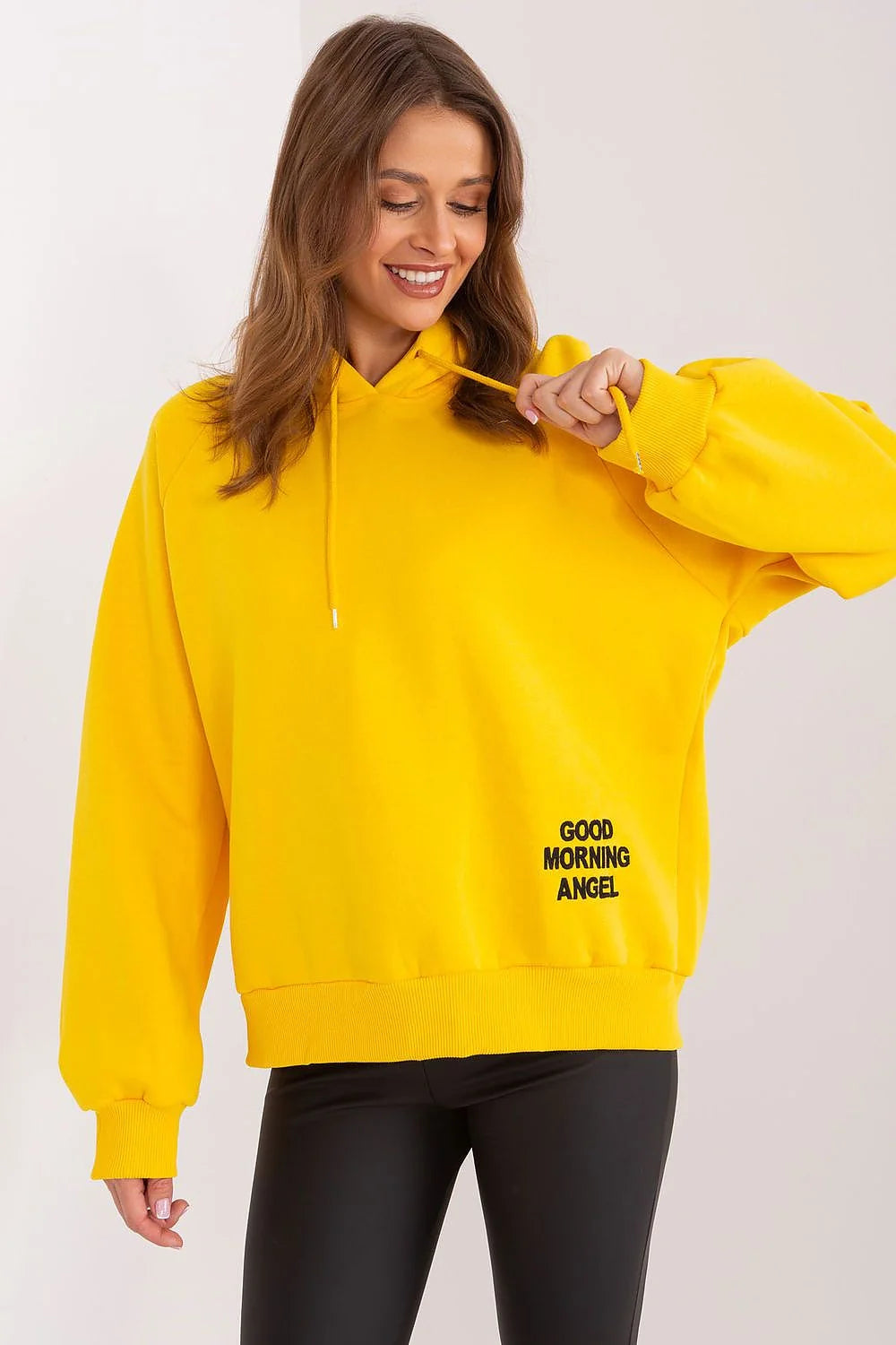Sweatshirt à capuche oversize pour femme, couleur jaune vif, inscription 'GOOD MORNING ANGEL', coton polyester élasthanne, coupe moderne, manches longues, finitions soignées